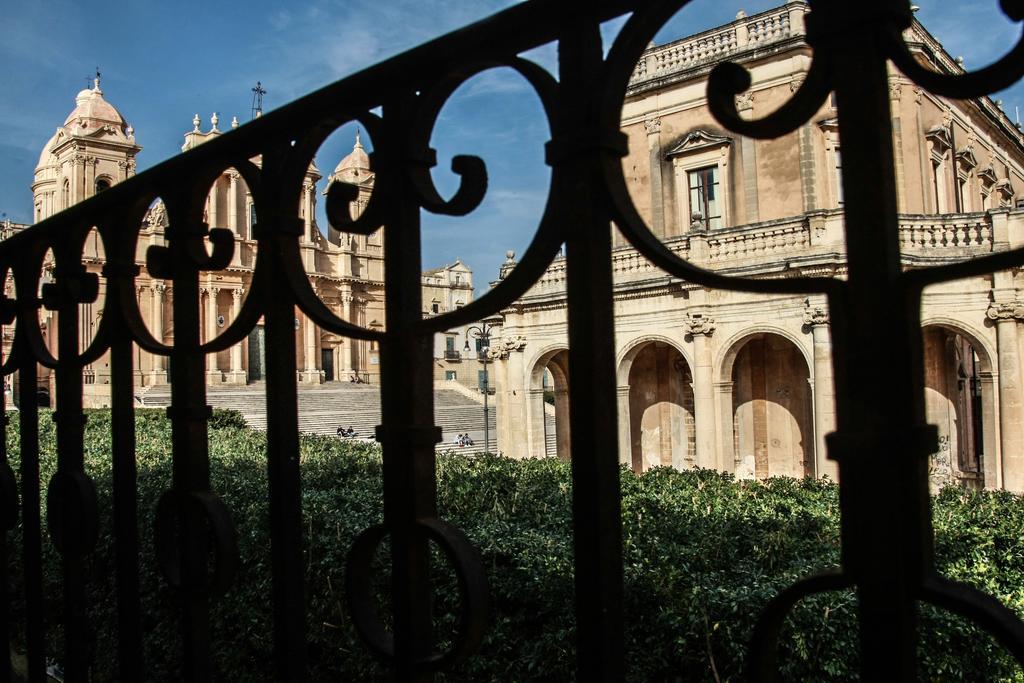 Appartement Pepè Concetta e la movida à Noto Extérieur photo